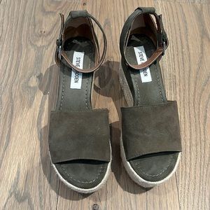 Steve Madden army green suede espadrilles